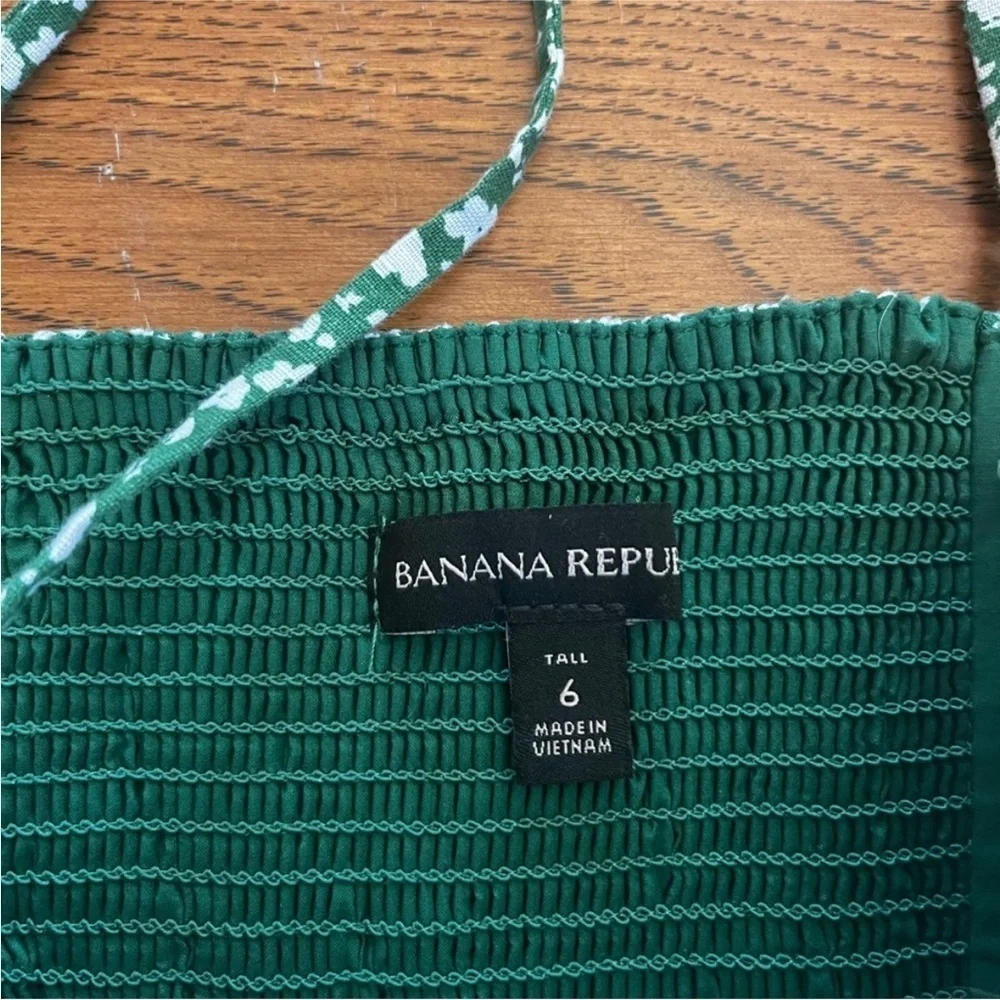 Banana Republic Kelly Green Floral Jumpsuit Size 6 Tall